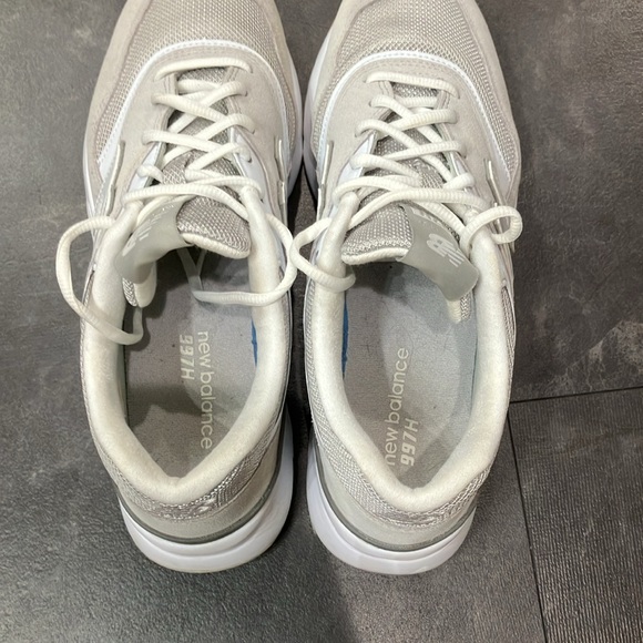 New balance, gray and white women’s size 11, 997H - Picture 7 of 7